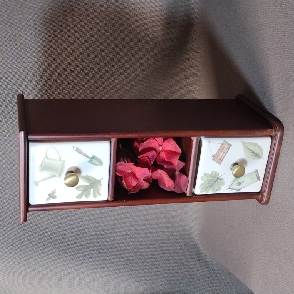 Marjolein Bastin decorative shelf / drawer unit